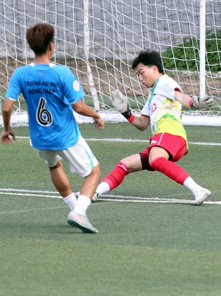 Đại chiến bóng đá sinh viên: Tân binh có HLV ngoại gây sốc trước vòng chung kết