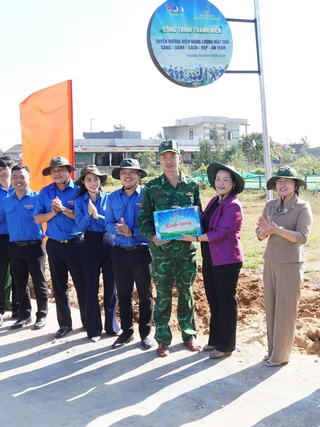 Tuyến đường điện mặt trời 1,4 km gây chú ý ở Quảng Ngãi