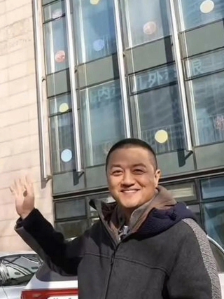 Lý Á Bằng kiếm được gần 600 tỉ đồng chỉ sau một buổi livestream