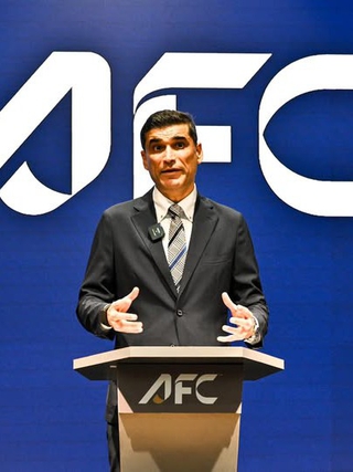 Sếp lớn AFC đích thân ra tay tái thiết FAM, báo chí Malaysia ví von ‘cha đang cứu con’