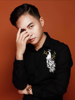 'Thầy giáo hot boy' Nguyễn Hoàng Khắc Hiếu 'ở ẩn' 6 năm bất ngờ quay trở lại