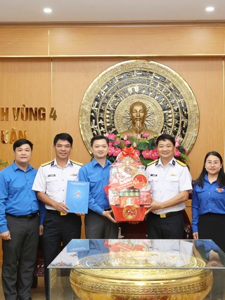 Tự hào về sự hy sinh thầm lặng của các chiến sĩ nơi đầu sóng ngọn gió