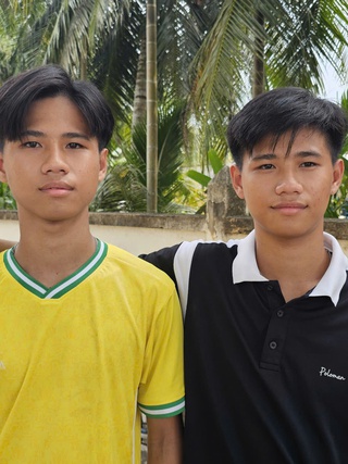 Cặp song sinh gây chú ý mùa tuyển quân 2026: Cùng viết đơn tình nguyện nhập ngũ