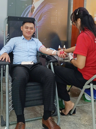 Thạc sĩ 25 tuổi rời ngân hàng, viết đơn tình nguyện nhập ngũ