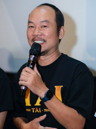 Long Đẹp Trai: Tôi quay 'cảnh nóng' đều báo cáo vợ