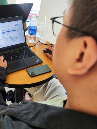 Làm việc từ xa, không đến công ty vì giá xăng tăng