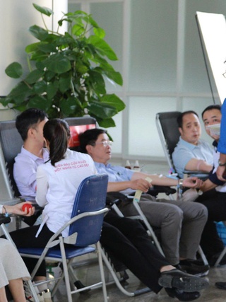 Từ dự báo thời tiết đến sẻ chia sự sống bằng những giọt máu hồng