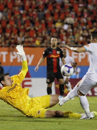 Hàng thủ cao nhất lịch sử đội tuyển Việt Nam: Thể hình gần 1,90 m, đẹp như 'Tây'!