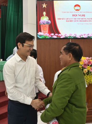 Cử tri gửi gắm ứng viên trẻ: Làm sao để thanh niên không phải rời quê