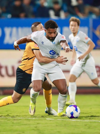 Xuân Son im hơi lặng tiếng, CLB Nam Định chật vật đánh bại đội Thanh Hóa