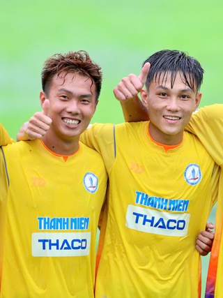 Trường ĐH Đồng Tháp được thưởng nóng: 'Lửa' miền Tây cháy trong cơn mưa nặng hạt