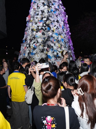 Người trẻ rủ nhau đi xem rác… biến hình