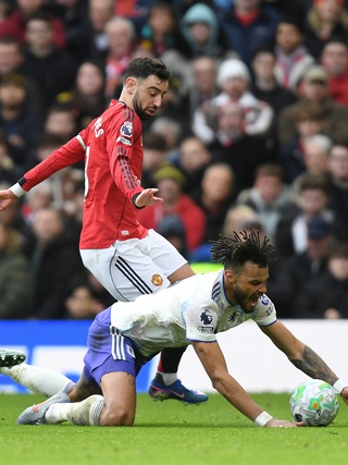 VAR gây tranh cãi, M.U đánh bại Aston Villa trận 'đại chiến' tốp 3