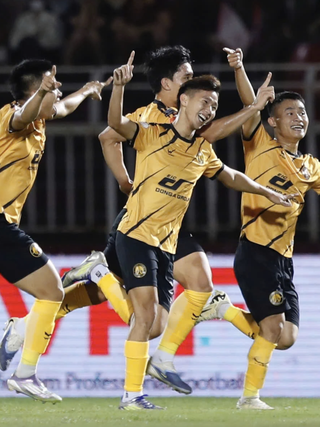 Nóng: FIFA gỡ toàn bộ án cấm chuyển nhượng sát giờ G, Thanh Hóa bổ sung ngay 7 cầu thủ giỏi