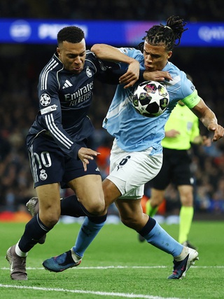 Real Madrid lần thứ 3 liên tiếp loại Man City, Arsenal đi tiếp nhờ thắng đẹp, Chelsea thất bại khó tin