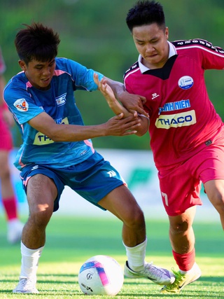 Derby miền Bắc 'đốt nóng' sân Trường ĐH Nha Trang