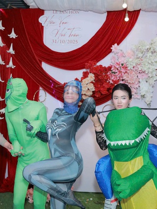 Độc lạ dịch vụ hóa thân thành siêu nhân đi ‘quẩy’ đám cưới