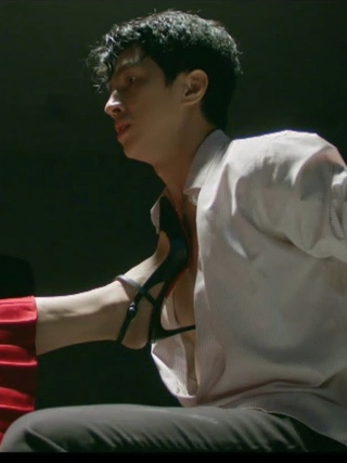 Phim giờ vàng gây tranh cãi vì những cảnh ‘nóng mắt’