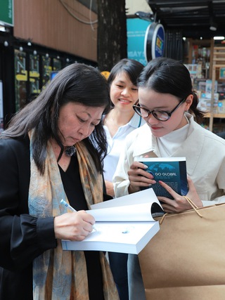 Một cuốn sách khiến bạn phải nhìn lại: Mình đang ở đâu trên bản đồ thế giới?