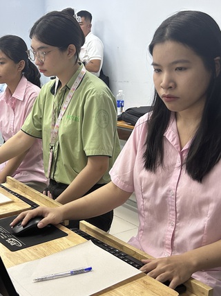 Vì sao thi giỏi nghề vẫn phải giỏi cả tiếng Anh?