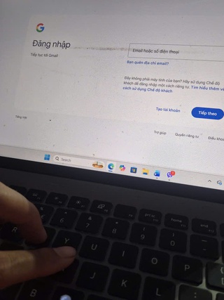Làm sao để biết email, mật khẩu của mình có đang 'trôi nổi' trên 'chợ đen'?