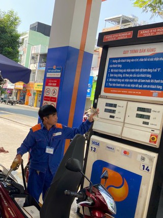 Xăng sinh học E10: Chiêu tiết kiệm của dân văn phòng và sinh viên