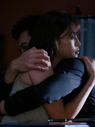 Quốc Trường tình tứ cùng mỹ nhân kém 12 tuổi