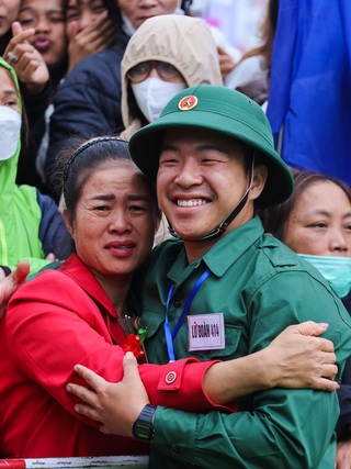 Kỹ sư xây dựng gác lại công việc, hăng hái lên đường nhập ngũ