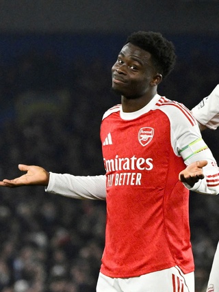 Sẽ có 'nhà vô địch xấu xí' Arsenal?