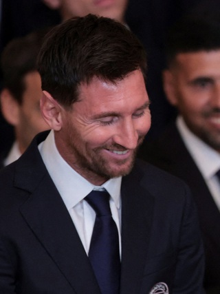 Messi gây sốt trong chuyến thăm Nhà Trắng, được Tổng thống Mỹ Donald Trump khen giỏi hơn… Pele