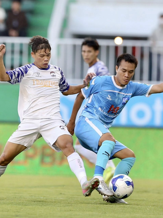 Đội của cố vấn Park Hang-seo thắng Đồng Tháp: Vượt mặt Khánh Hòa, bám đuổi Trường Tươi Đồng Nai.