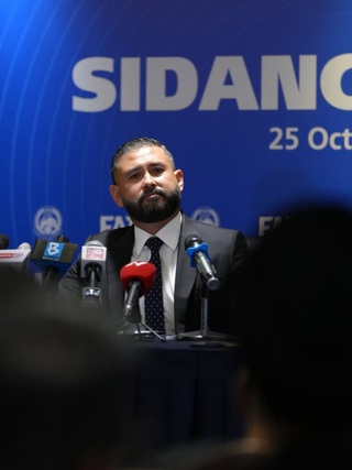 Bị chỉ trích vì vụ nhập tịch lậu, Nhiếp chính vương Johor lớn tiếng: 'Đàn ông thật sự không chạy trốn'