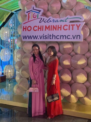 Giới trẻ háo hức check-in tại Lễ hội áo dài