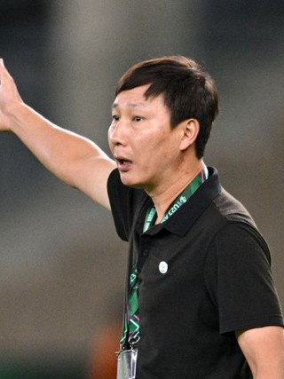 Báo Malaysia bất ngờ nhắc đến HLV Kim Sang-sik và Văn Hậu cùng Xuân Son trước ngày AFC tuyên án