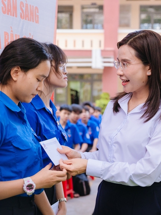 Sẵn sàng tuổi 18: Hàng trăm bạn trẻ tham gia tìm hiểu bầu cử