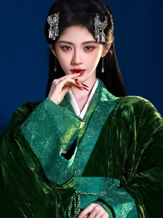 Công ty quản lý cũ 'chơi chiêu', Cúc Tịnh Y vẫn an toàn thoát scandal trốn thuế