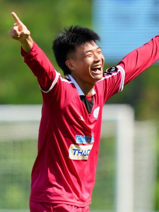 Điệu nhảy Ronaldinho và món quà ý nghĩa tặng thầy