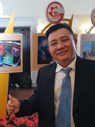 Kỷ lục gia - nhà văn Lại Văn Long tự phá kỷ lục của chính mình