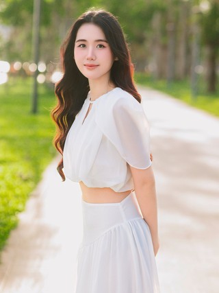 Nhan sắc cô gái Huế sở hữu IELTS 8.0 vừa thành Á hậu Thế giới Việt Nam