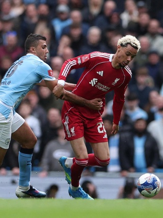 Liverpool trước chặng nước rút 'sống còn'