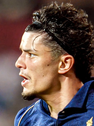 CĐV kêu gọi Madam Pang giải cứu sao nhập tịch Thái Lan trước Asian Cup 2027