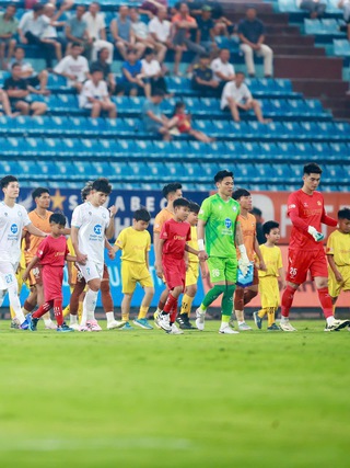 HAGL hạ gục Nam Định, thủ môn Trung Kiên vui sướng khôn xiết: Vẫn lo sợ rớt hạng