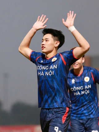 Đình Bắc ghi bàn, CLB CAHN vẫn bị đội cuối bảng PVF-CAND cầm chân: Đua vô địch và trụ hạng đều 'nóng'