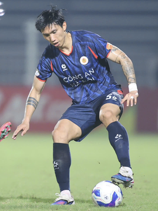 Đoàn Văn Hậu được HLV Polking khen hết lời, mọi ‘chuyện’ bỗng trở nên rất nhỏ