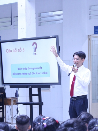 Bác sĩ dặn học sinh 5 điều cần làm trước khi ăn, tránh ngộ độc thực phẩm