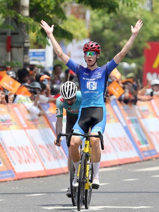 Cúp xe đạp truyền hình TP.HCM: Hàng loạt danh hiệu đổi chủ sau chặng leo đèo Hải Vân