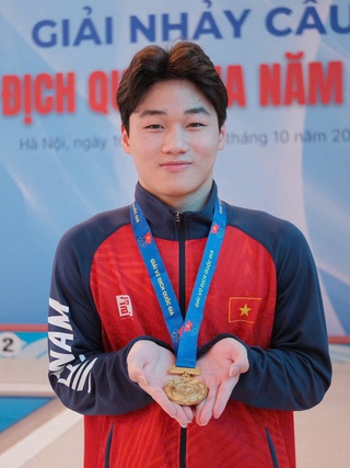 Hành trình 4.700 ngày dưới nước của 'nam thần' nhảy cầu 18 tuổi