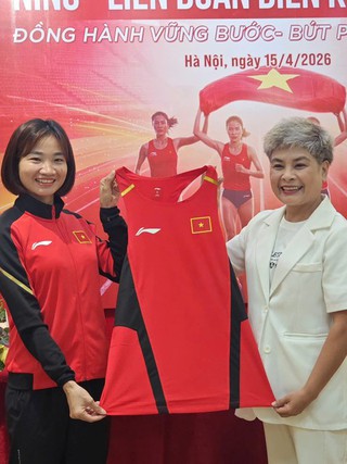 Nguyễn Thị Oanh cùng đội điền kinh Việt Nam đón niềm vui đặc biệt