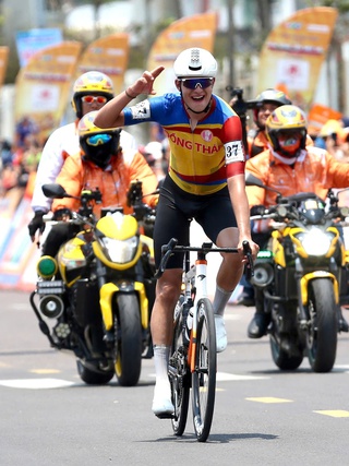 Tay đua Thụy Sĩ độc diễn giành chiến thắng chặng 12 Cúp xe đạp truyền hình TP.HCM