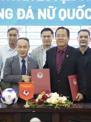 Lý do đội tuyển nữ Việt Nam không dùng thầy ngoại như đội nam, VFF nói rằng...
